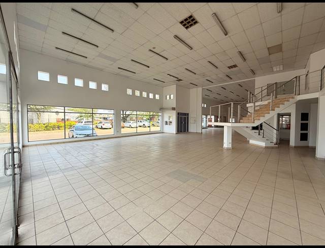 791M² SHOWROOM TO LET IN ALTON